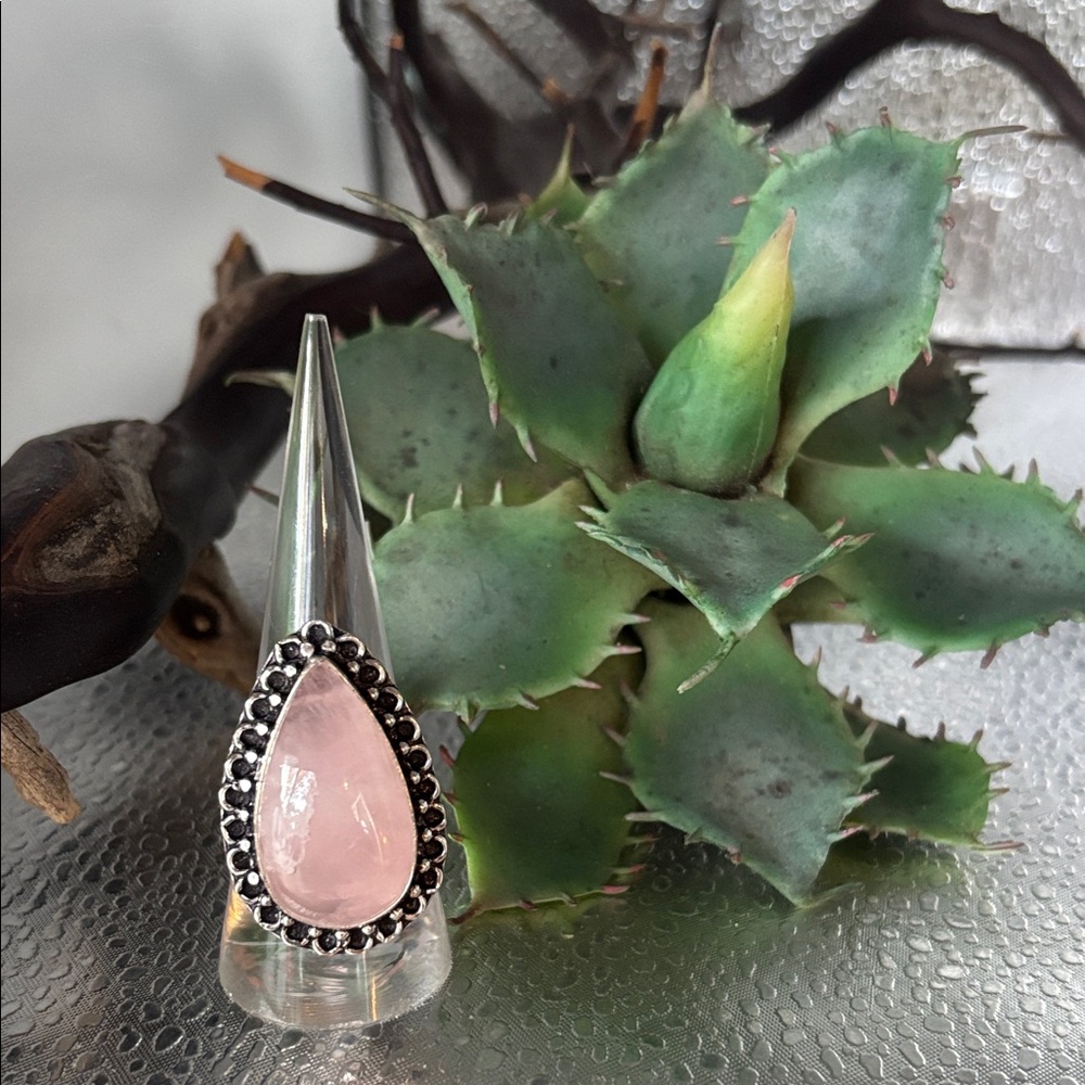 Size 9&1/4 rose quartz ring Ring so pretty